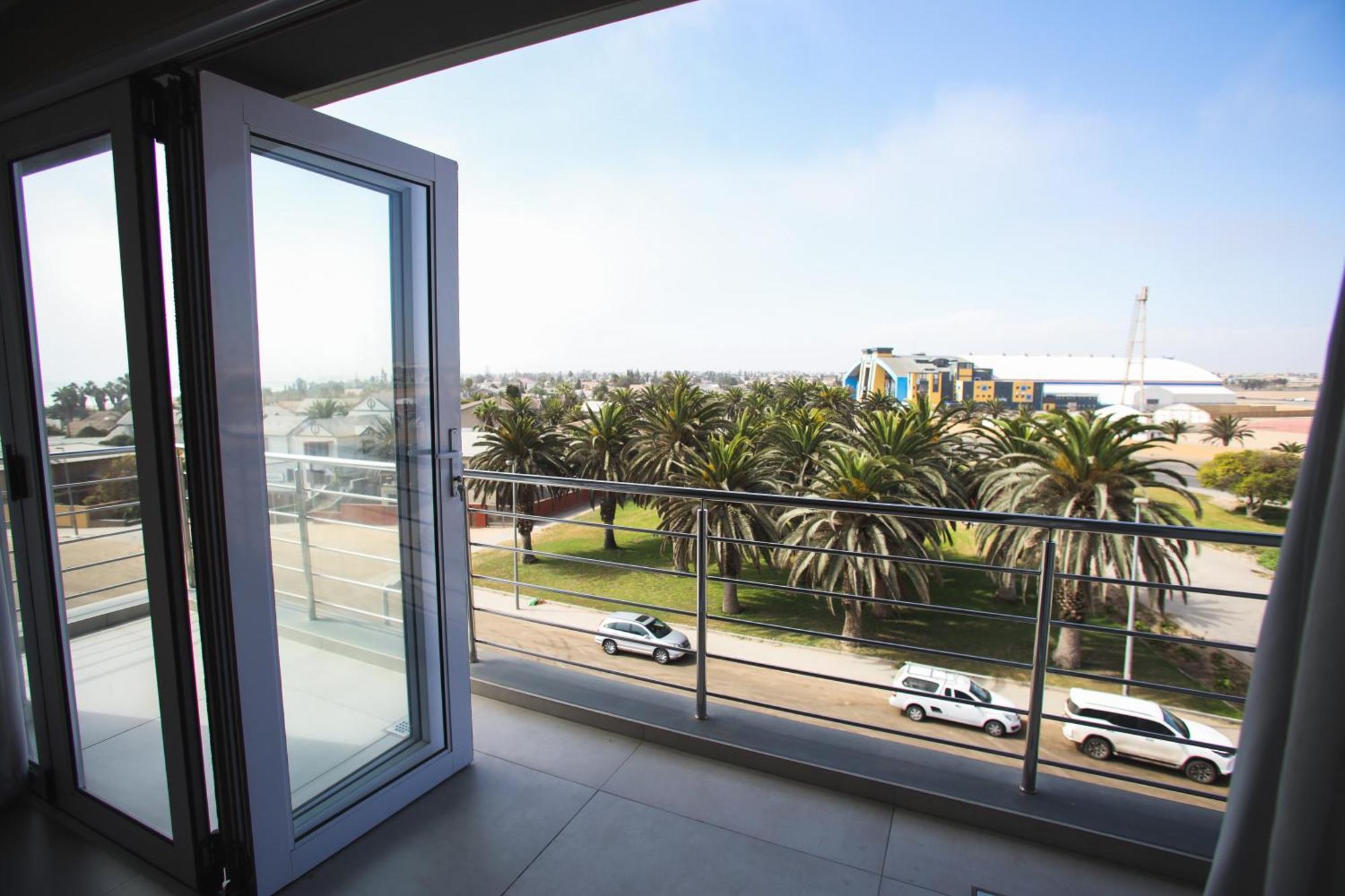 Hnt Atlantic Self Catering Apartment Суакопмунд Екстериор снимка
